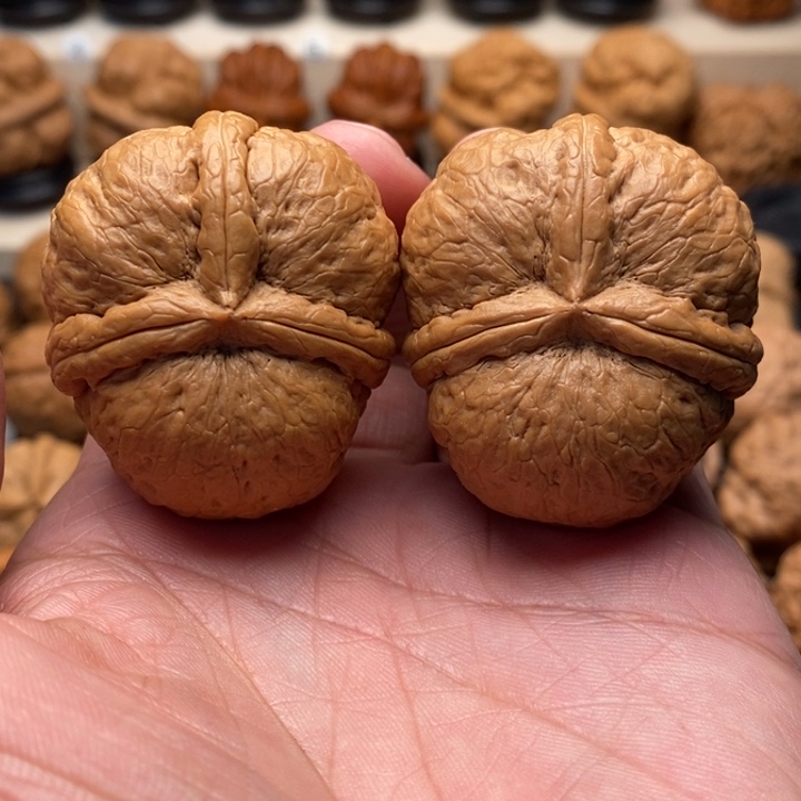 张***强文玩核桃把件………………………………