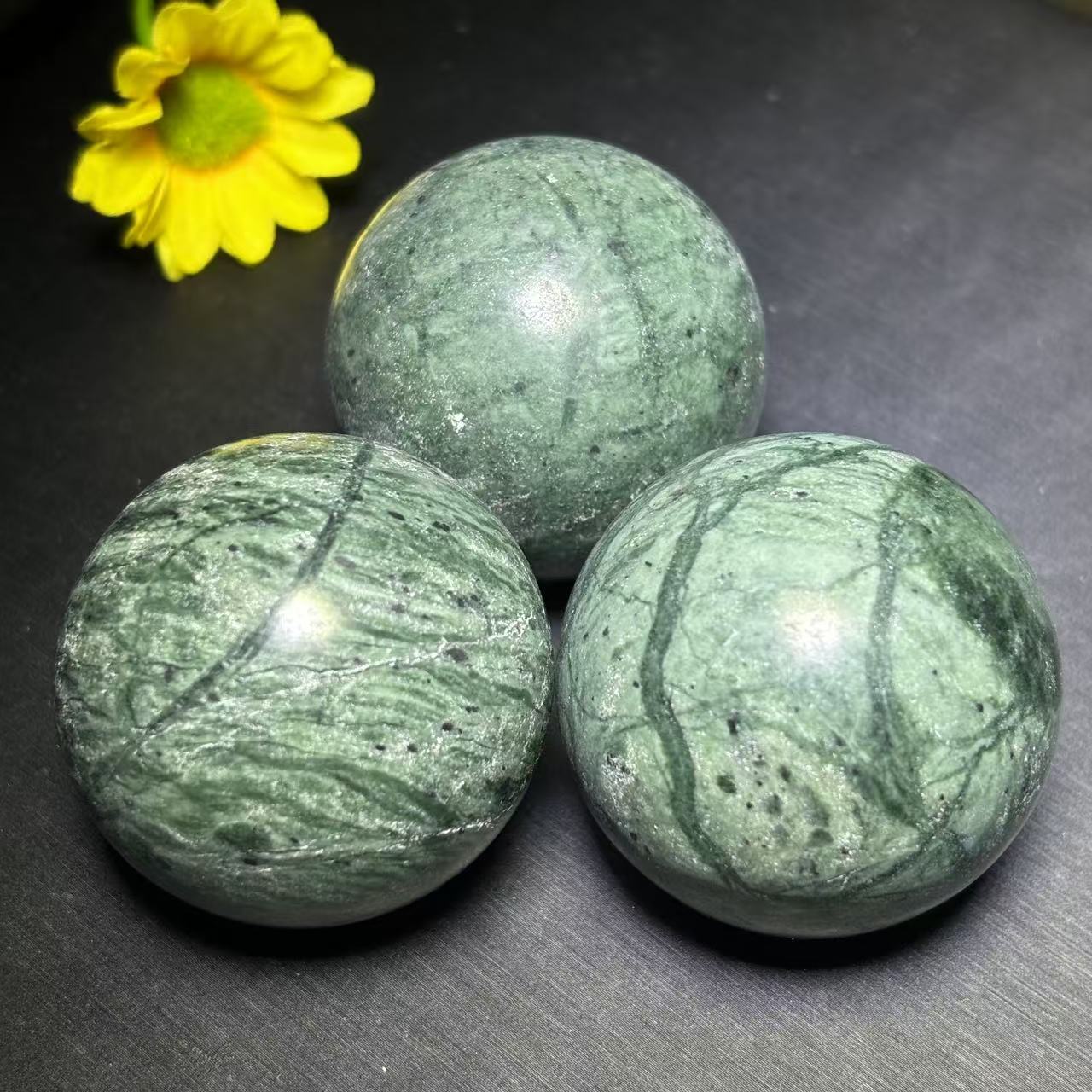 C3855直径40+/蛇纹石玉（岫玉）手把球-多样性发货只发一件