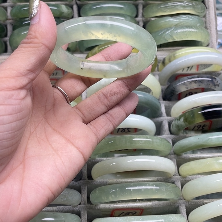 蛇纹石玉未镶嵌手镯172