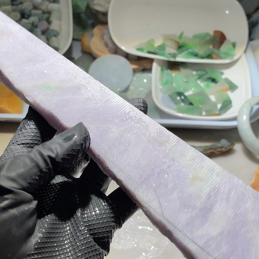 广***哥颈饰未镶嵌翡翠边角料