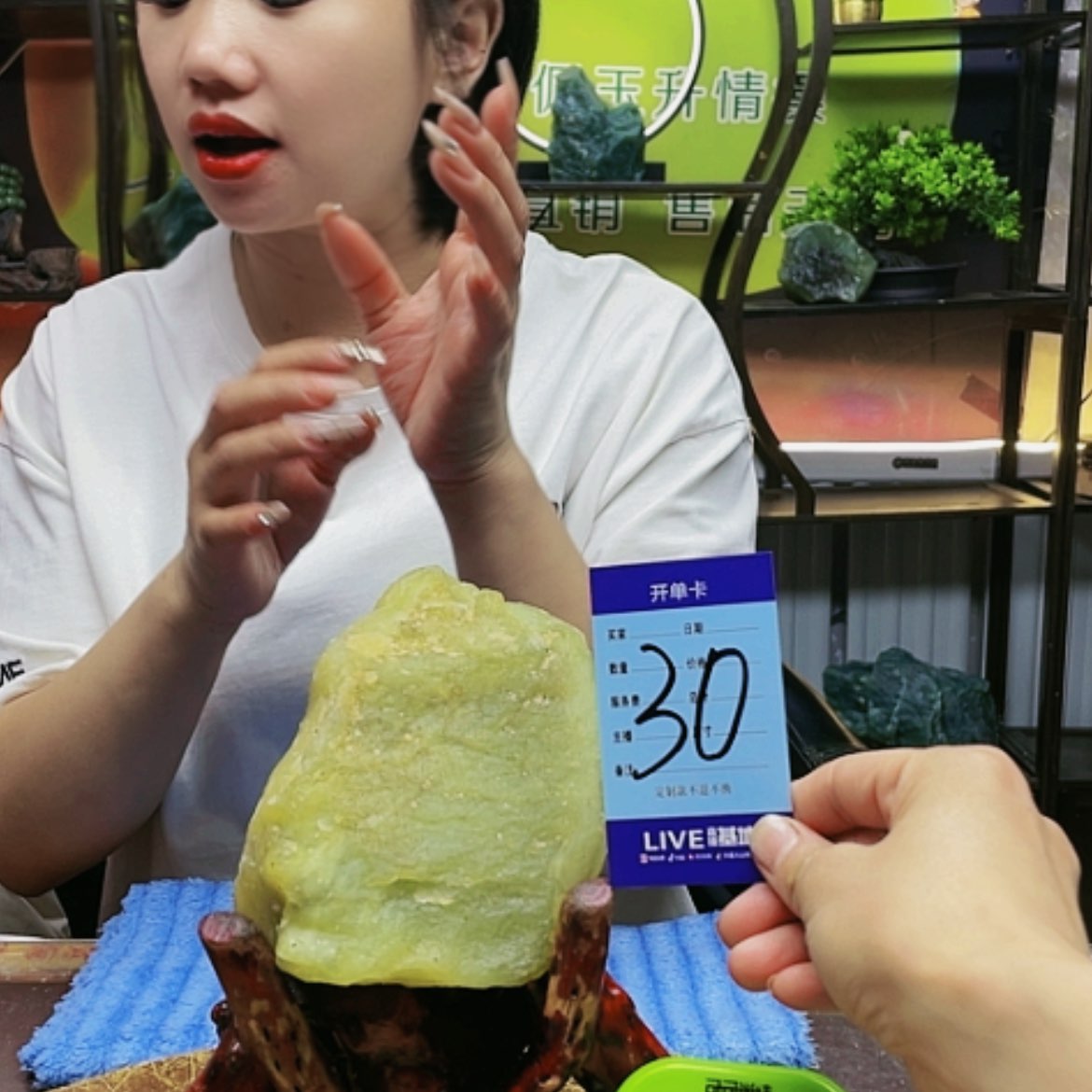 【闪购商品】蛇纹石玉未镶嵌原石她*