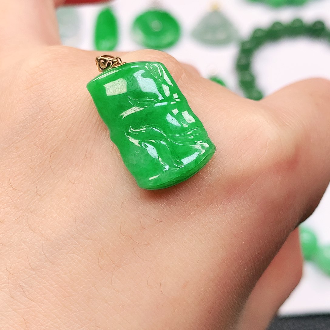 吊坠(不含链)18K金镶嵌翡翠
