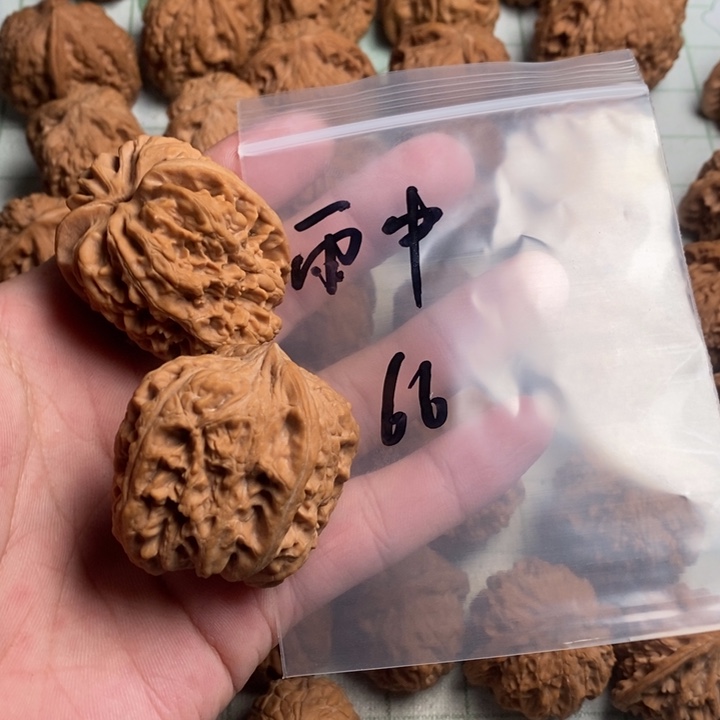 雨***中文玩核桃把件核桃