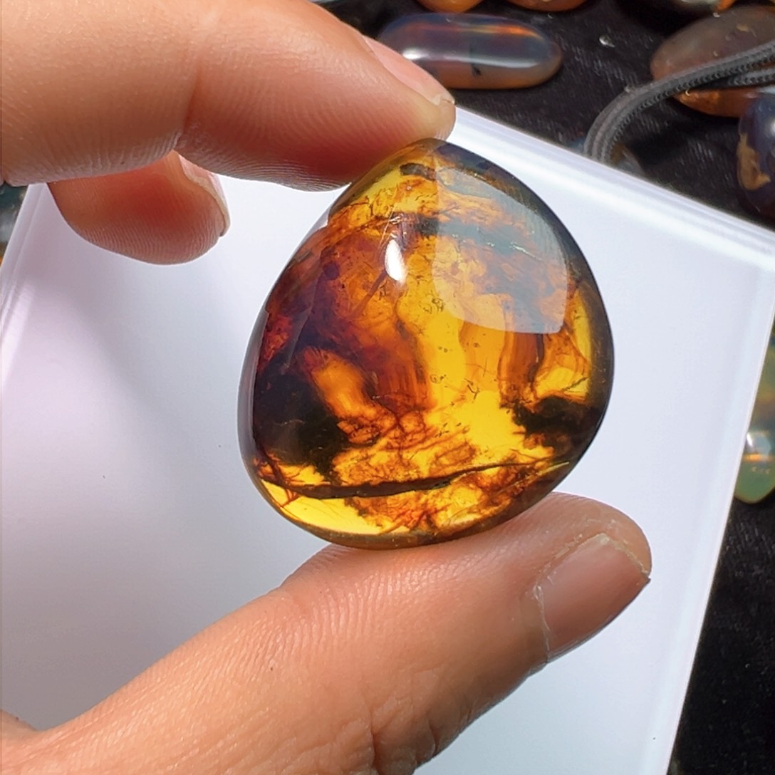 琥珀裸石未镶嵌吊坠