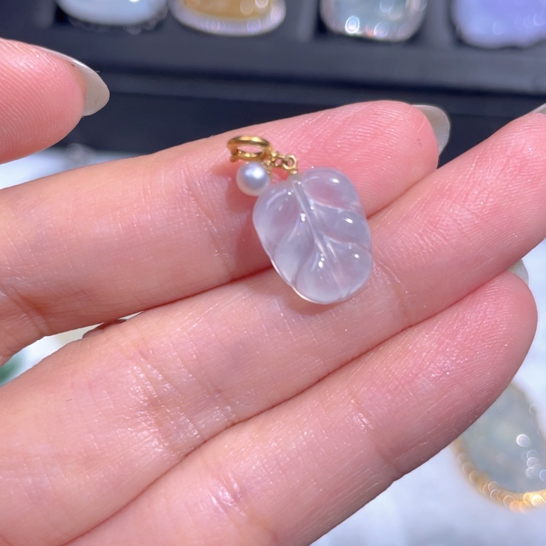 颈饰18K金镶嵌翡翠翡翠