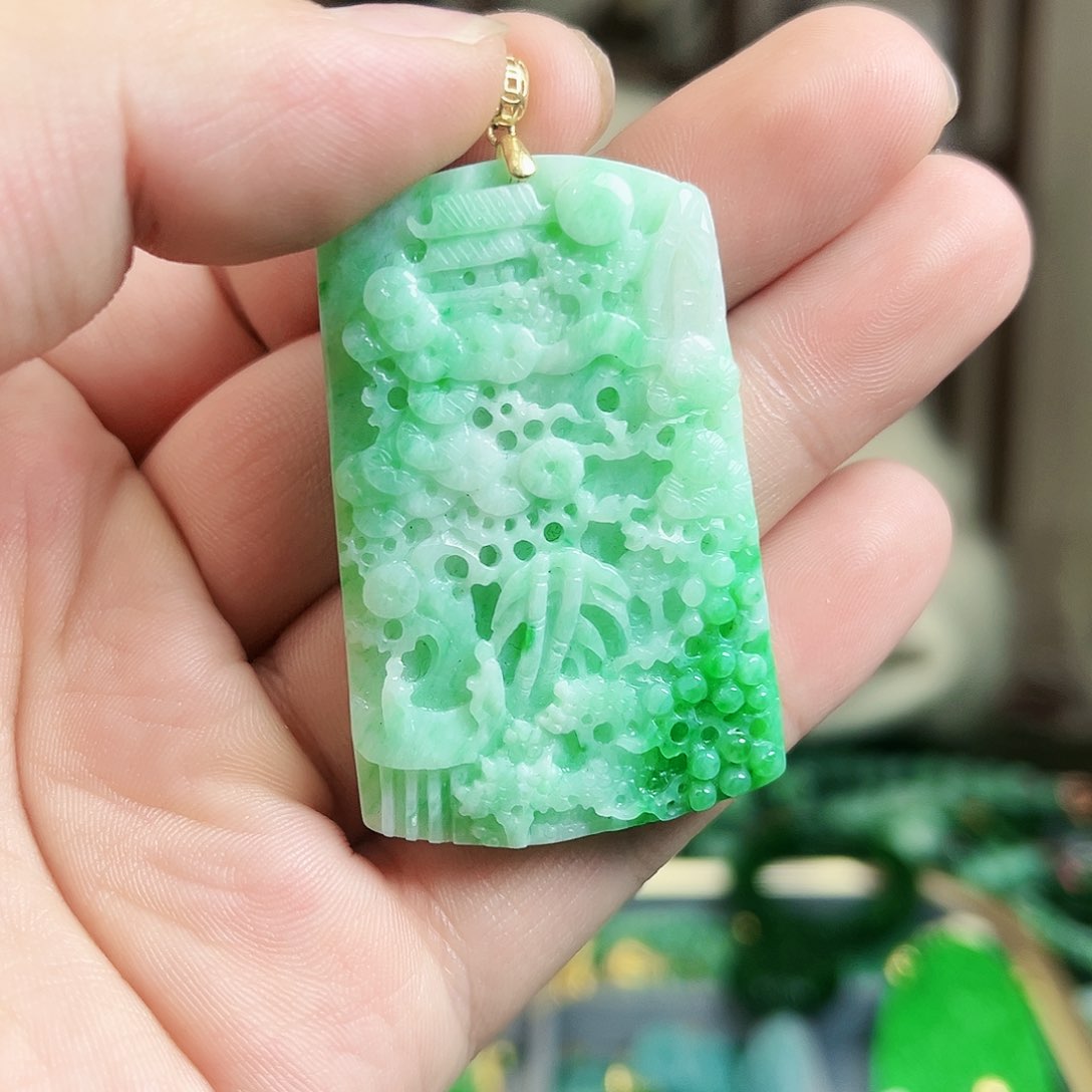 翡翠颈饰18K金镶嵌吊坠