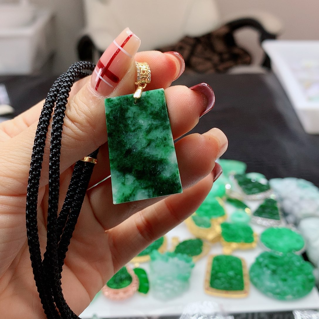 【闪购商品】翡翠吊坠(赠链)合金