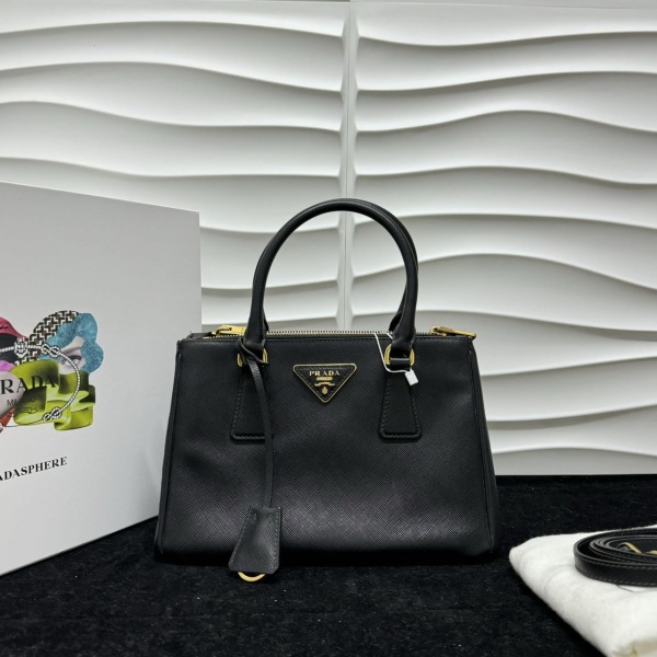 95新/普拉达/市场价30200/包包/250123XZ0018