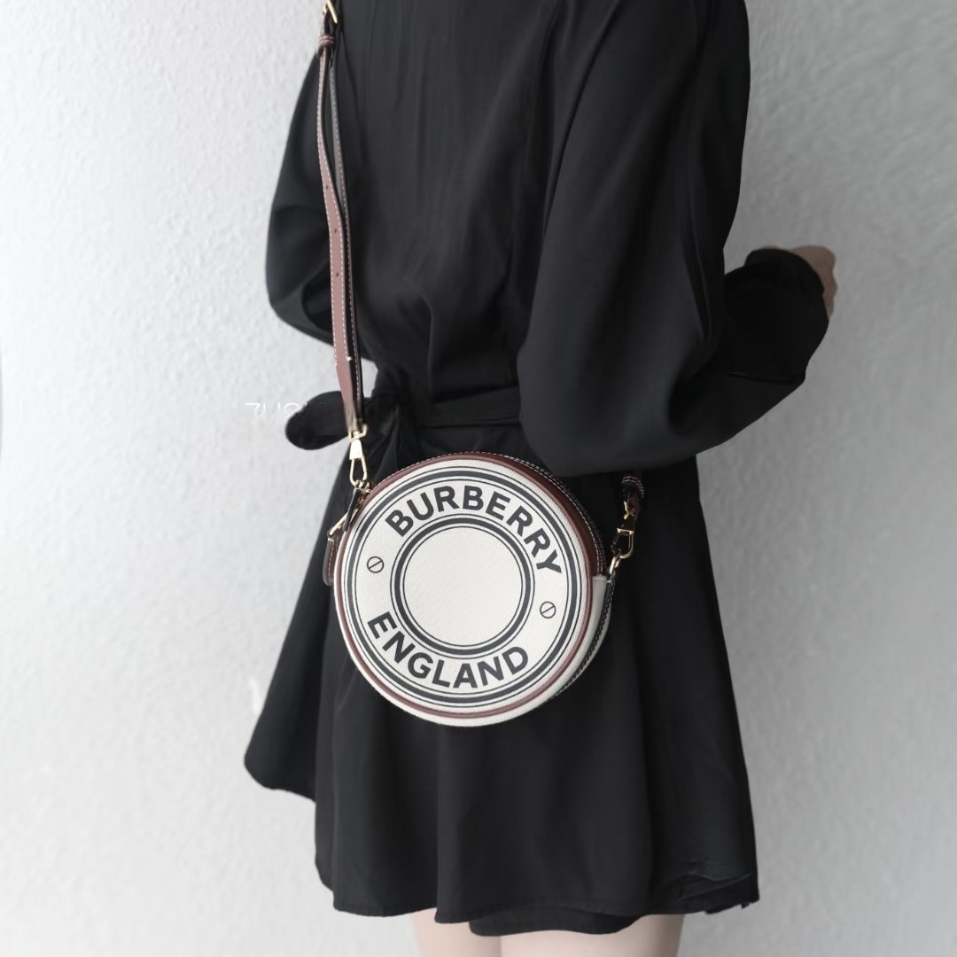 95新 BURBERRY/博柏利 帆布拼皮圆饼包57340605