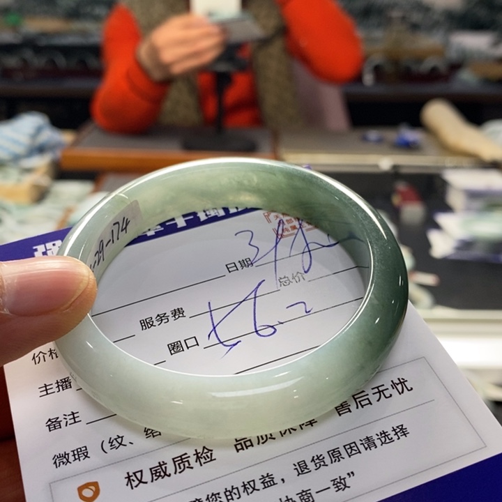 翡翠手镯未镶嵌翡翠手镯未镶嵌