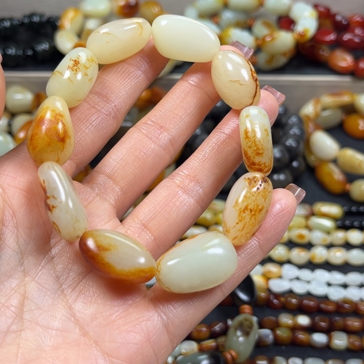 法***永和田玉未镶嵌手串