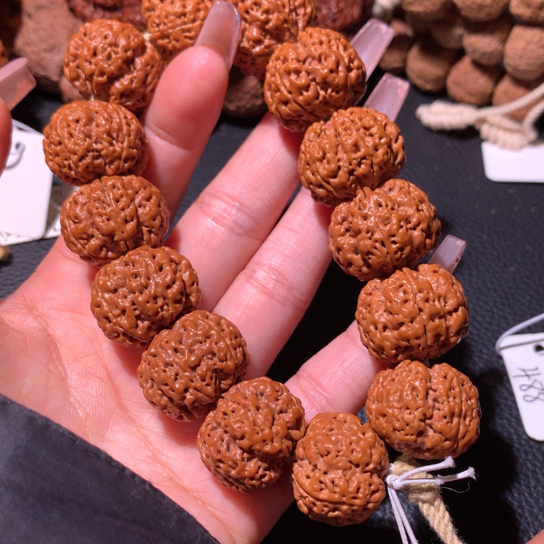 金刚菩提手串22+梁半月定制梅花