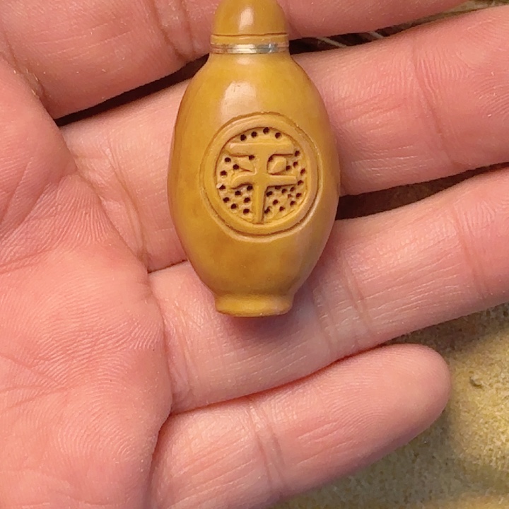 橄榄核吊坠橄榄核。两花核。花瓶。