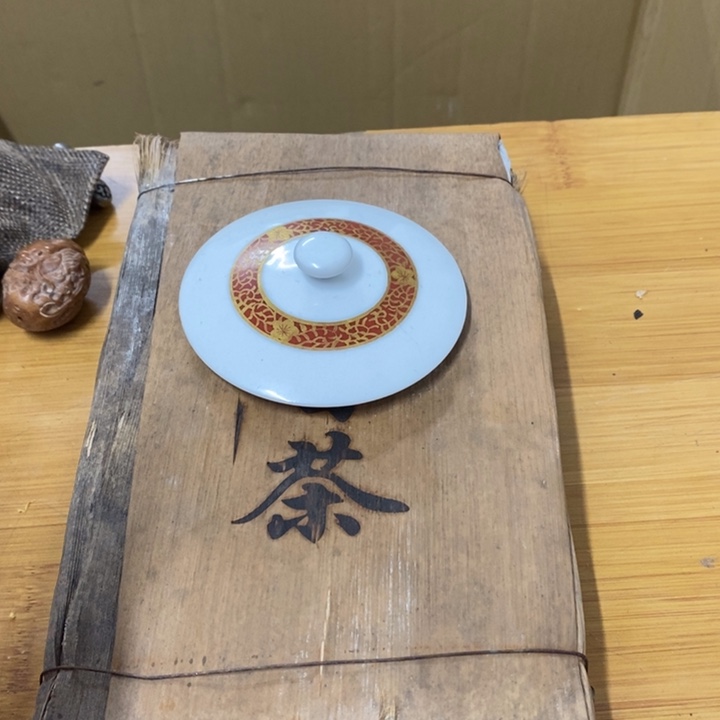 瓷片哈中古工艺品一件