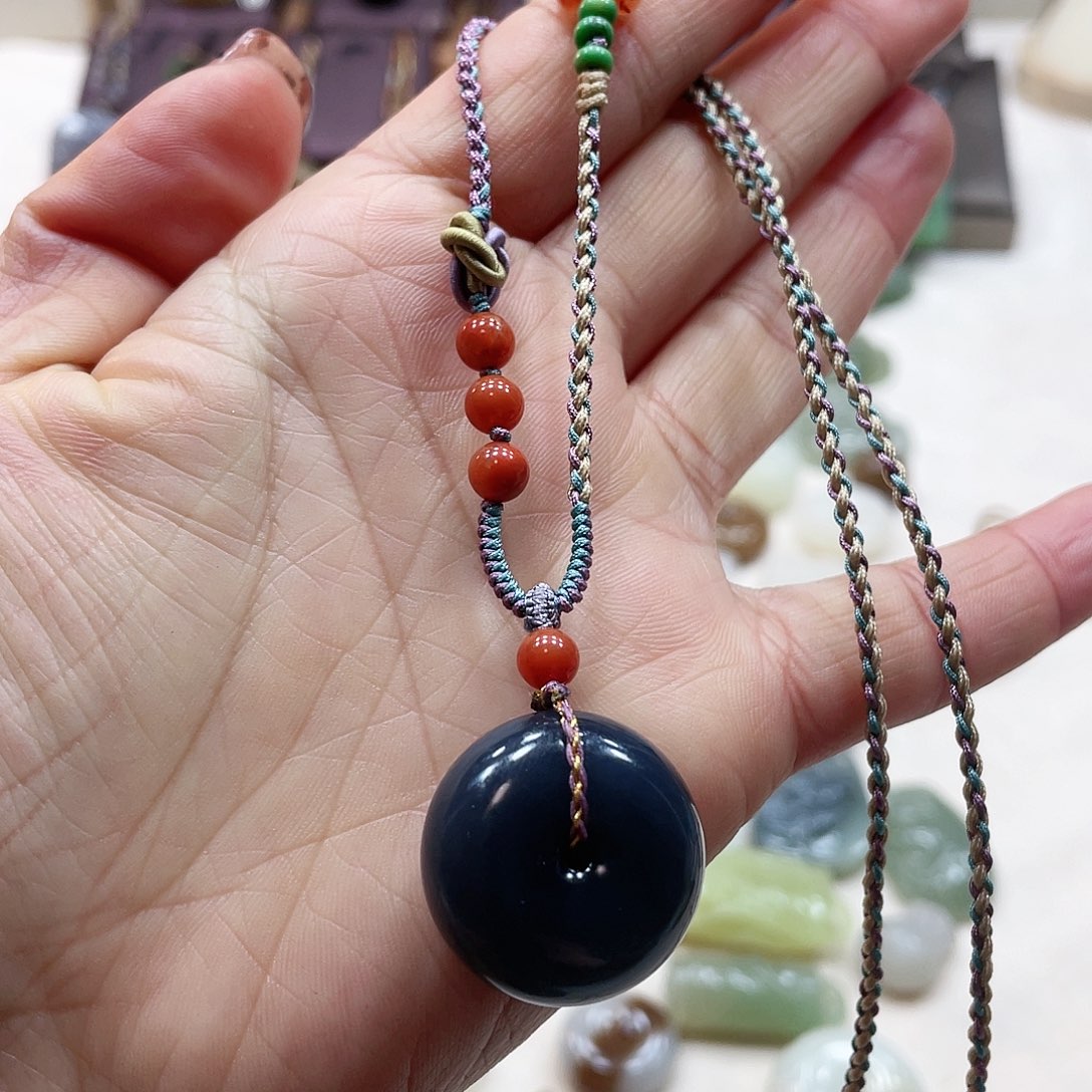 和田玉颈饰未镶嵌