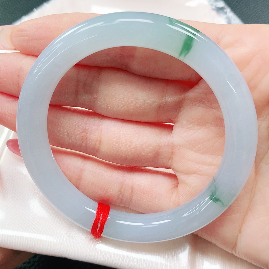 翡翠手镯未镶嵌55圈