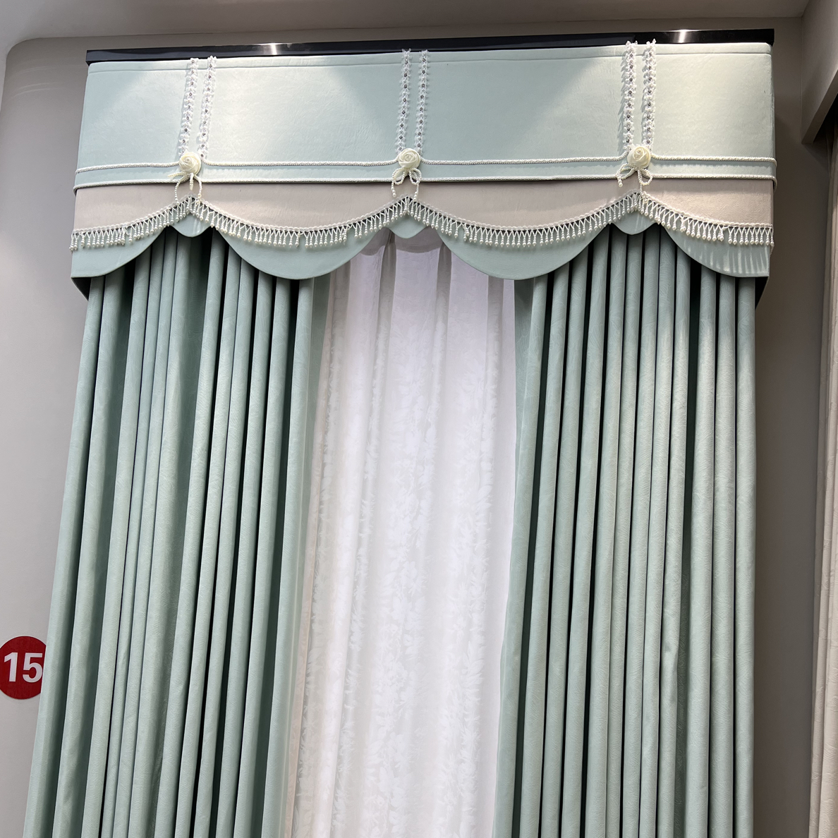 985双面高精密提花窗帘，1300克重，2.8-3.2门幅，90左右遮光