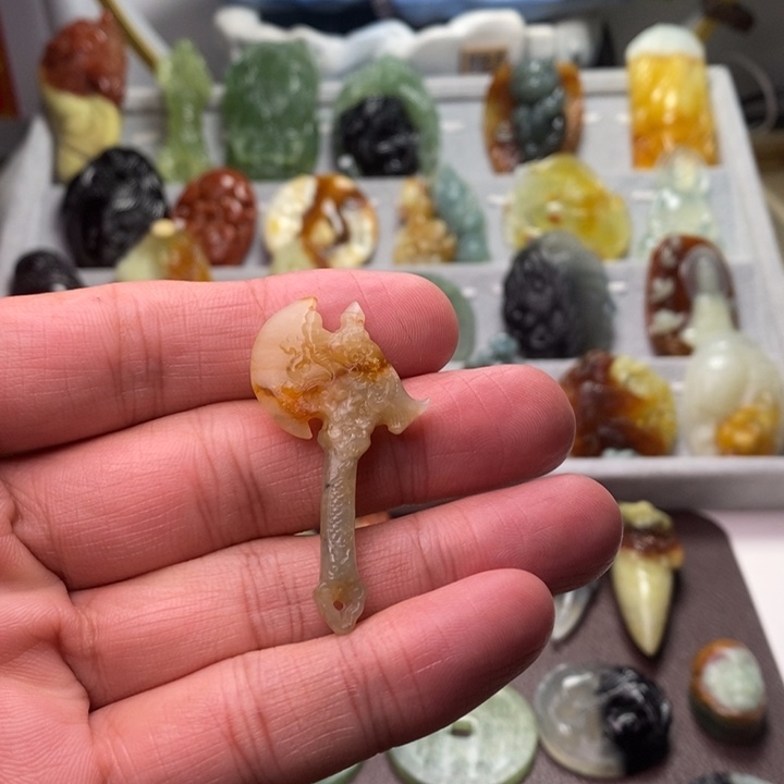 蛇纹石玉未镶嵌颈饰