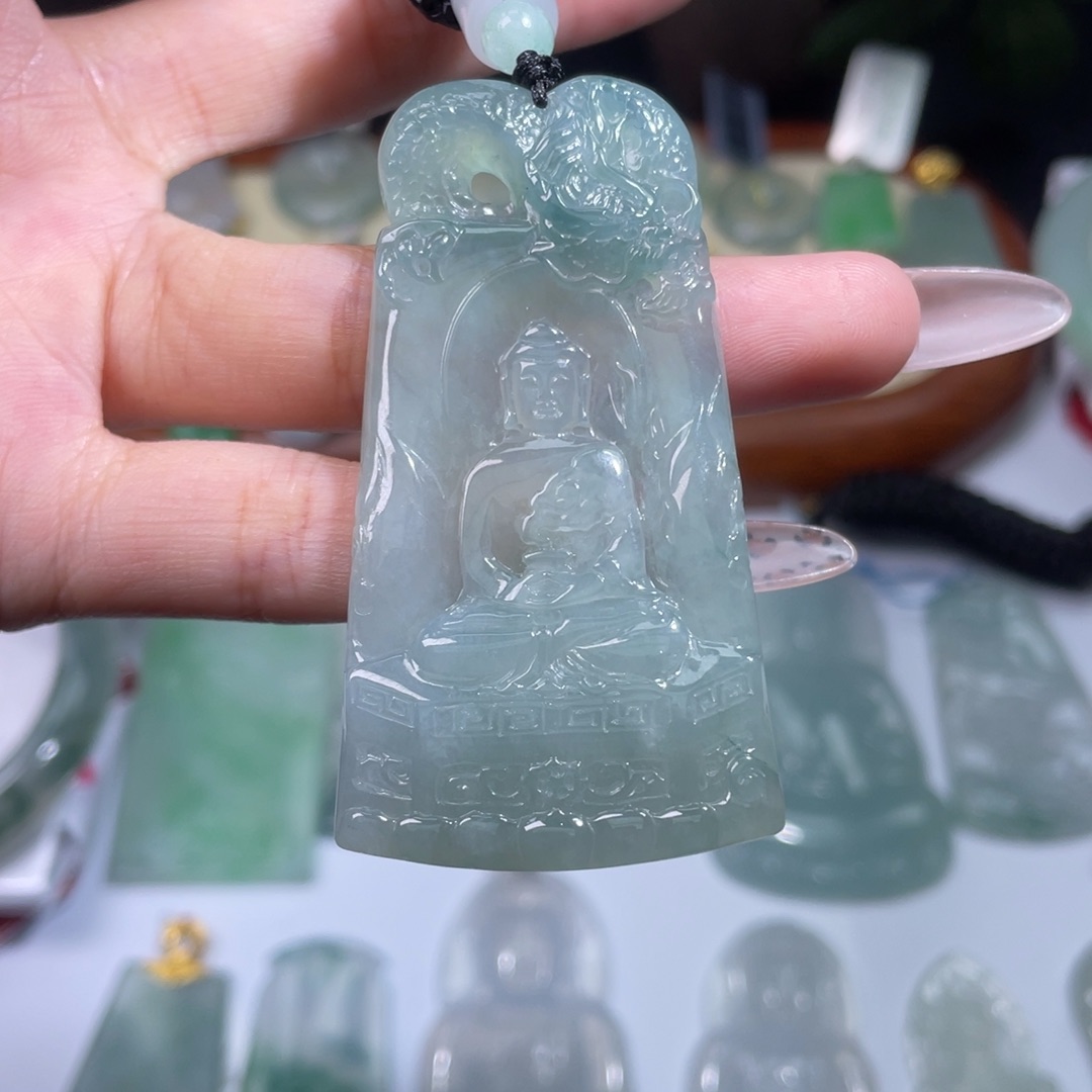 翡翠颈饰未镶嵌大日