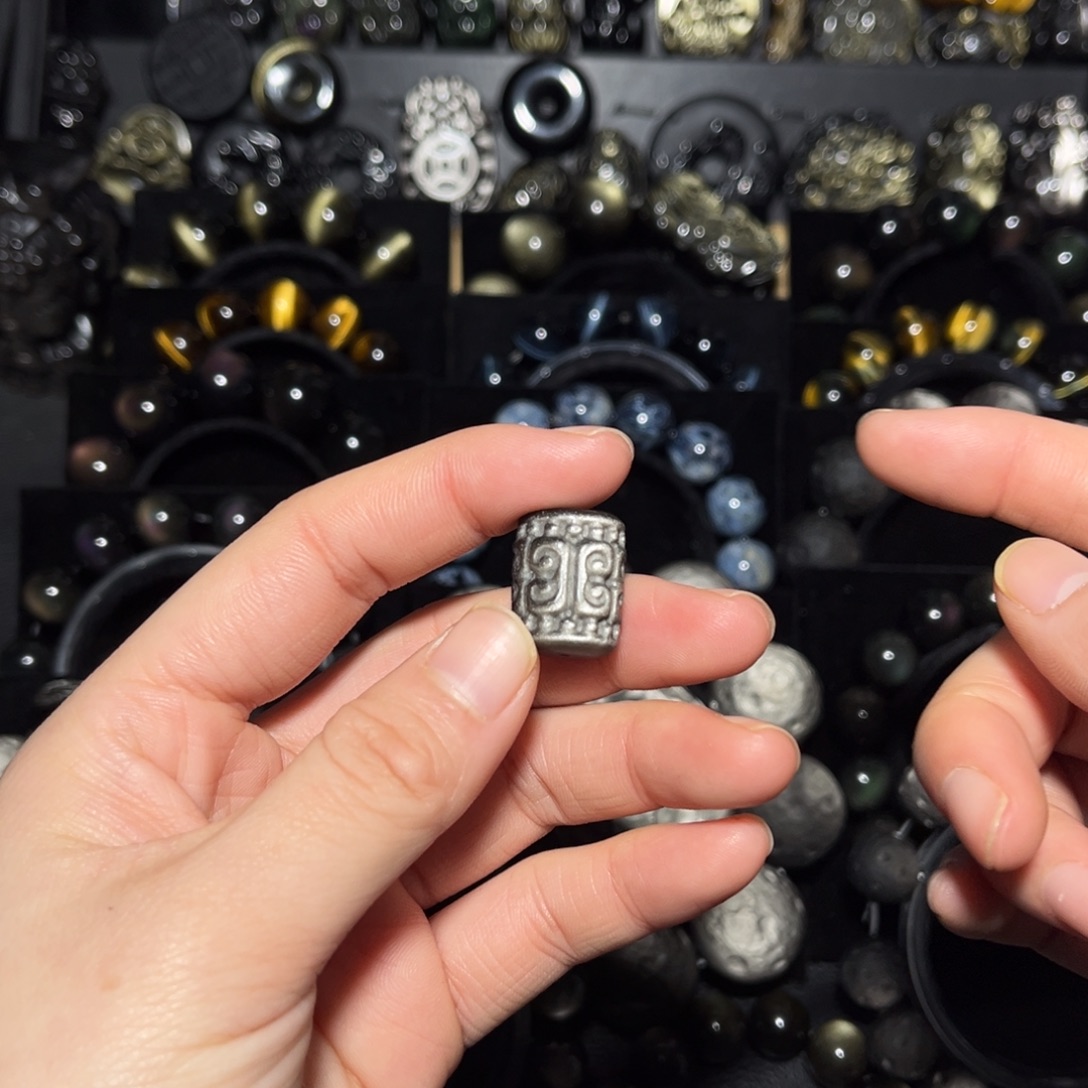 Y***g黑曜岩未镶嵌手链