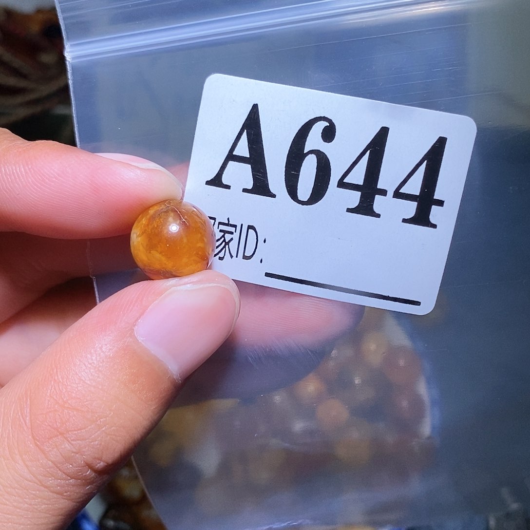 琥珀珠宝奇石未镶嵌
