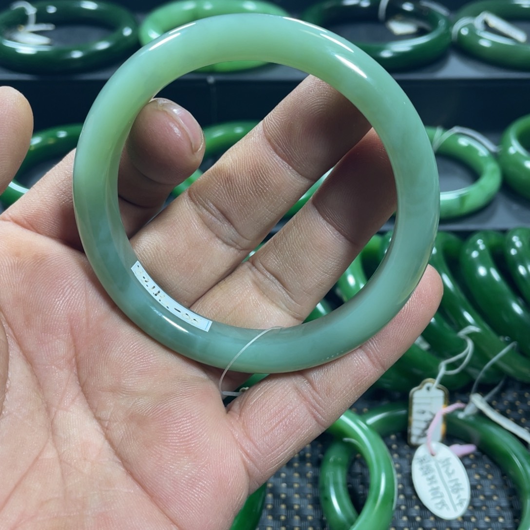 和田玉（碧玉）未镶嵌手镯