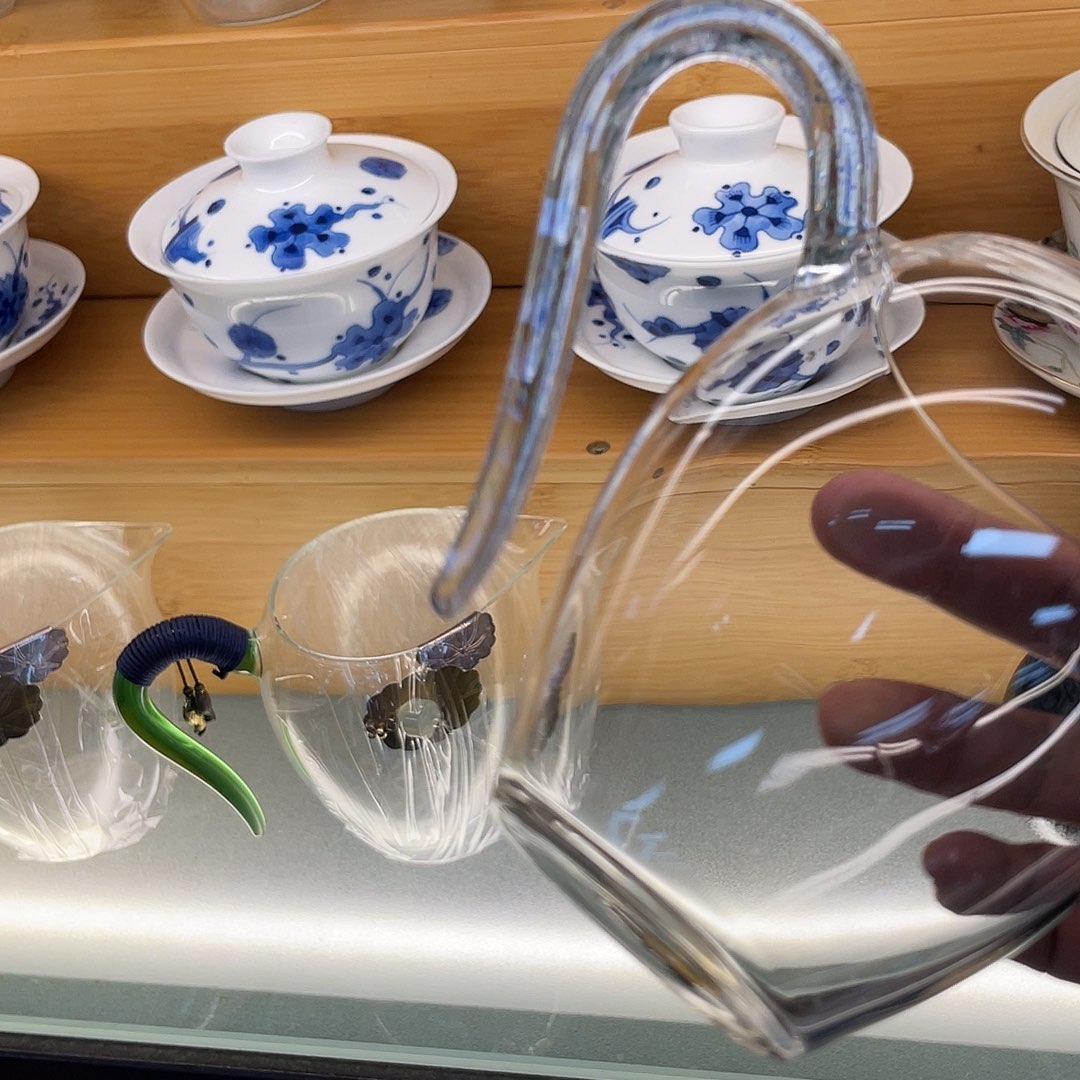 r***搪瓷杯子里还有很多东西