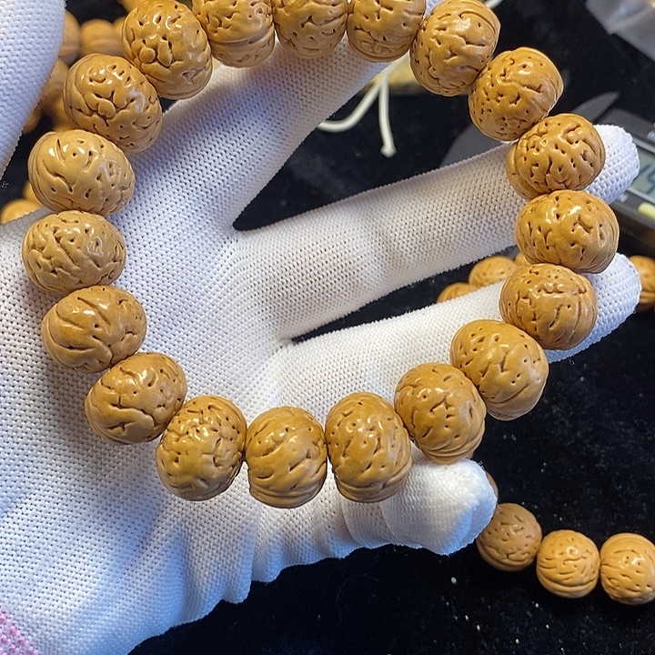 h***y吊坠桃核333333333