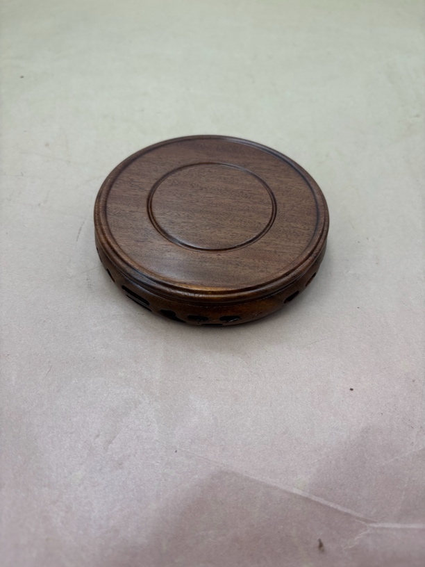 瑕疵HT镂空底座9公分 高2 XL3053