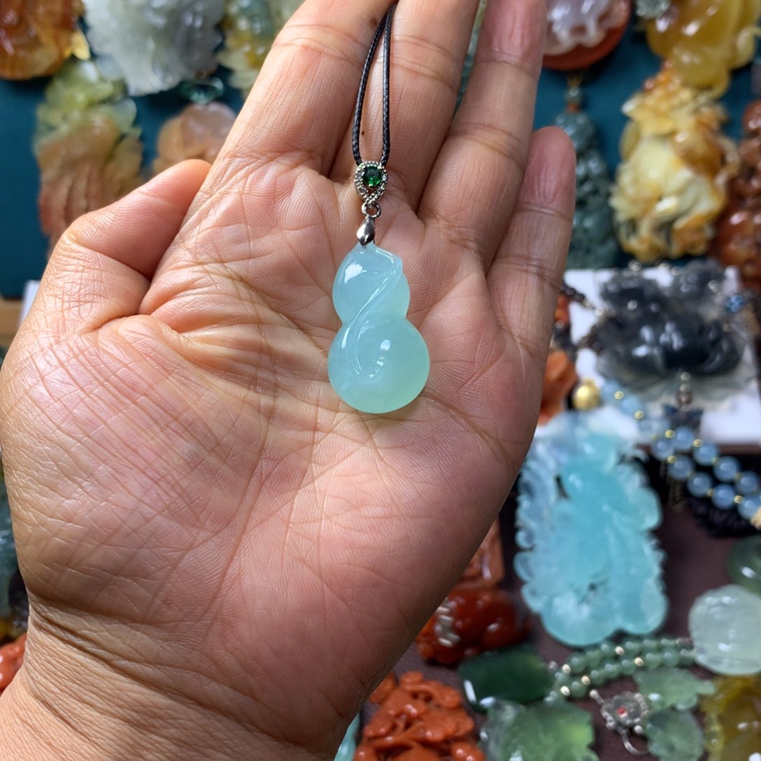 蛇纹石玉未镶嵌挂坠