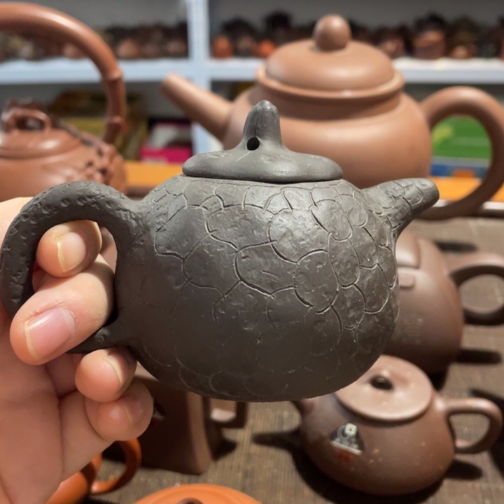 紫砂壶等文物古迹的保护工作也在不断