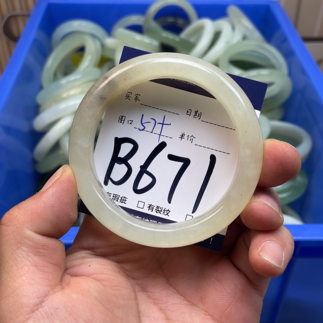 岫玉手镯手镯未镶嵌