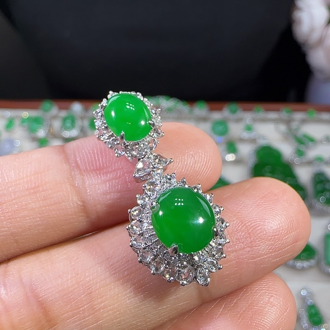 翡翠吊坠(不含链)18K金镶嵌