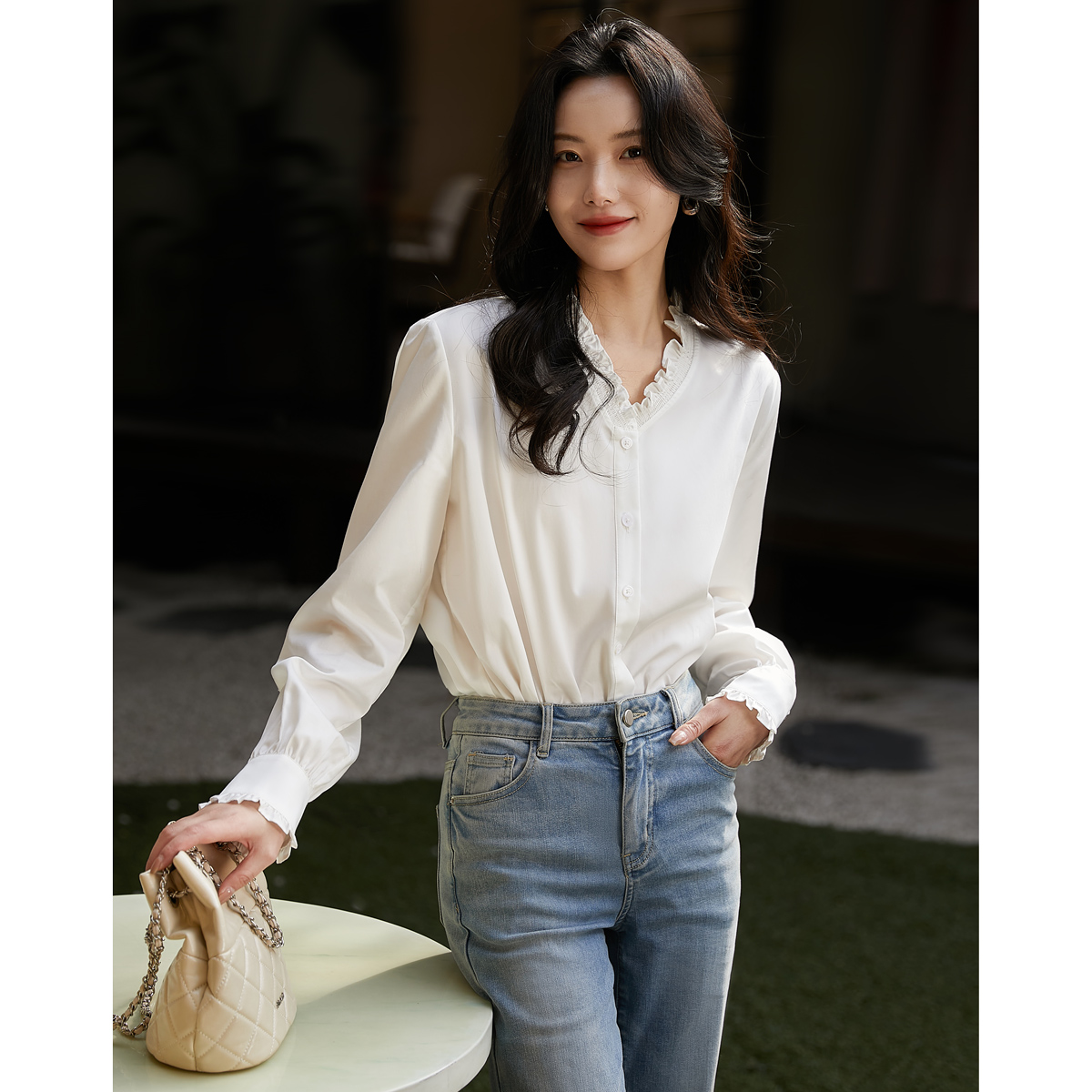 演绎法式浪漫！柔雅精致长绒棉气质木耳边白色长袖衬衫CYC880473AG
