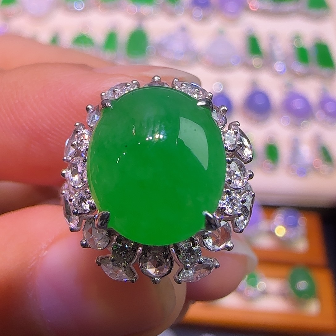 洛***）翡翠18K金镶嵌戒指