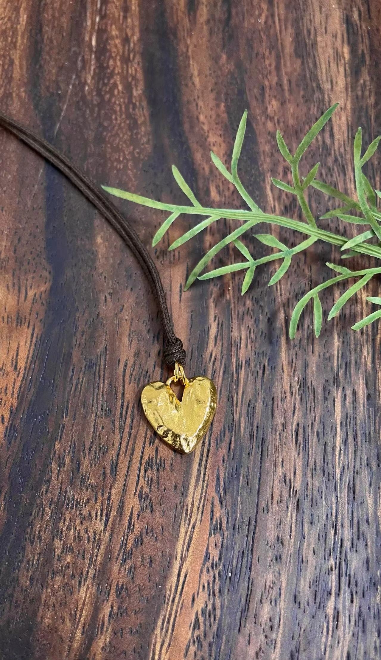 唯金珠宝 足金手工錾刻爱心吊坠