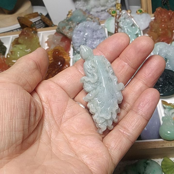 翡翠吊坠(赠链)未镶嵌