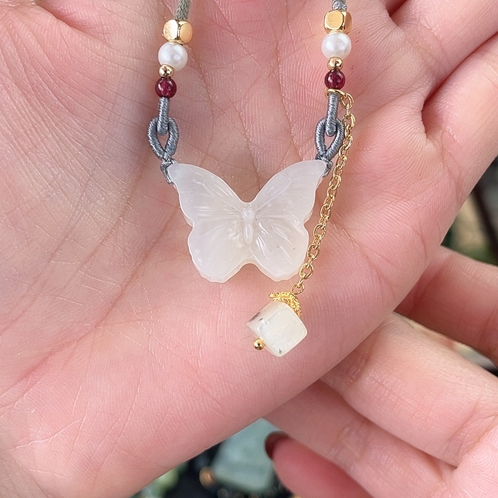 蛇纹石玉未镶嵌颈饰