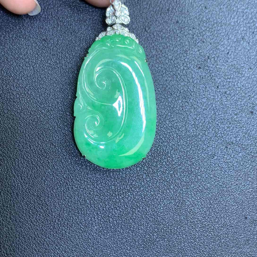 翡翠颈饰18K金镶嵌翡翠