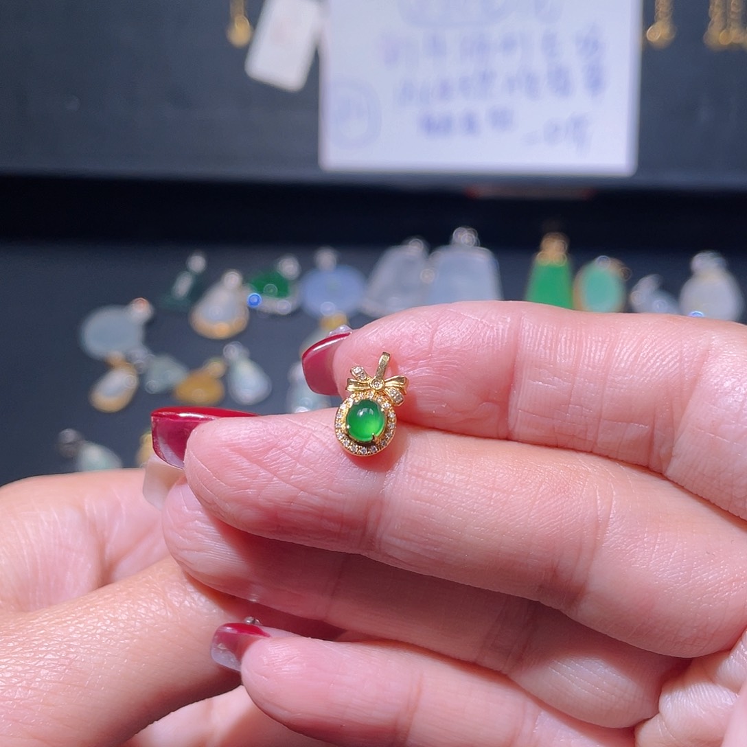 翡翠颈饰18K金镶嵌柠**?吊坠