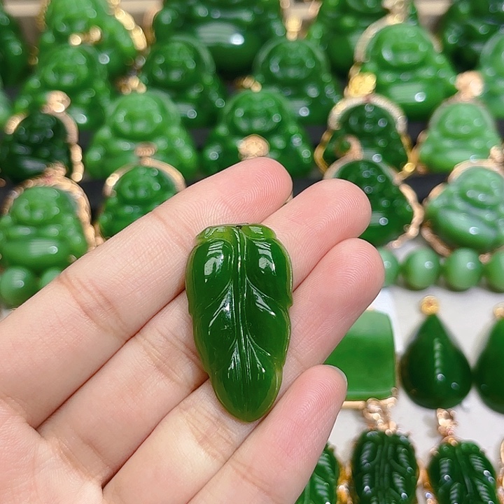 和田玉（碧玉）颈饰18K金镶嵌18k金扣头