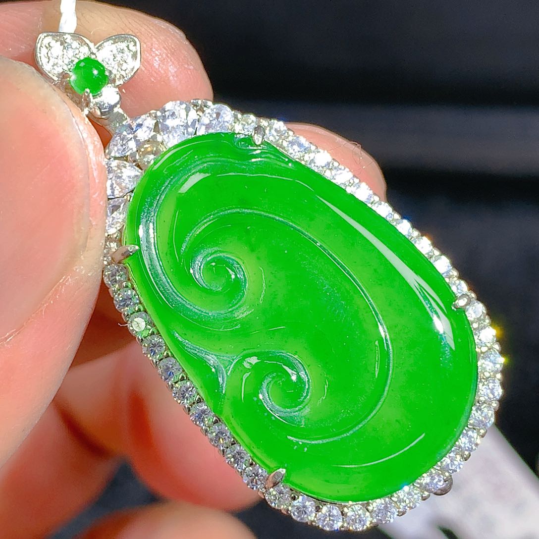 翡翠颈饰银S925镶嵌吊坠