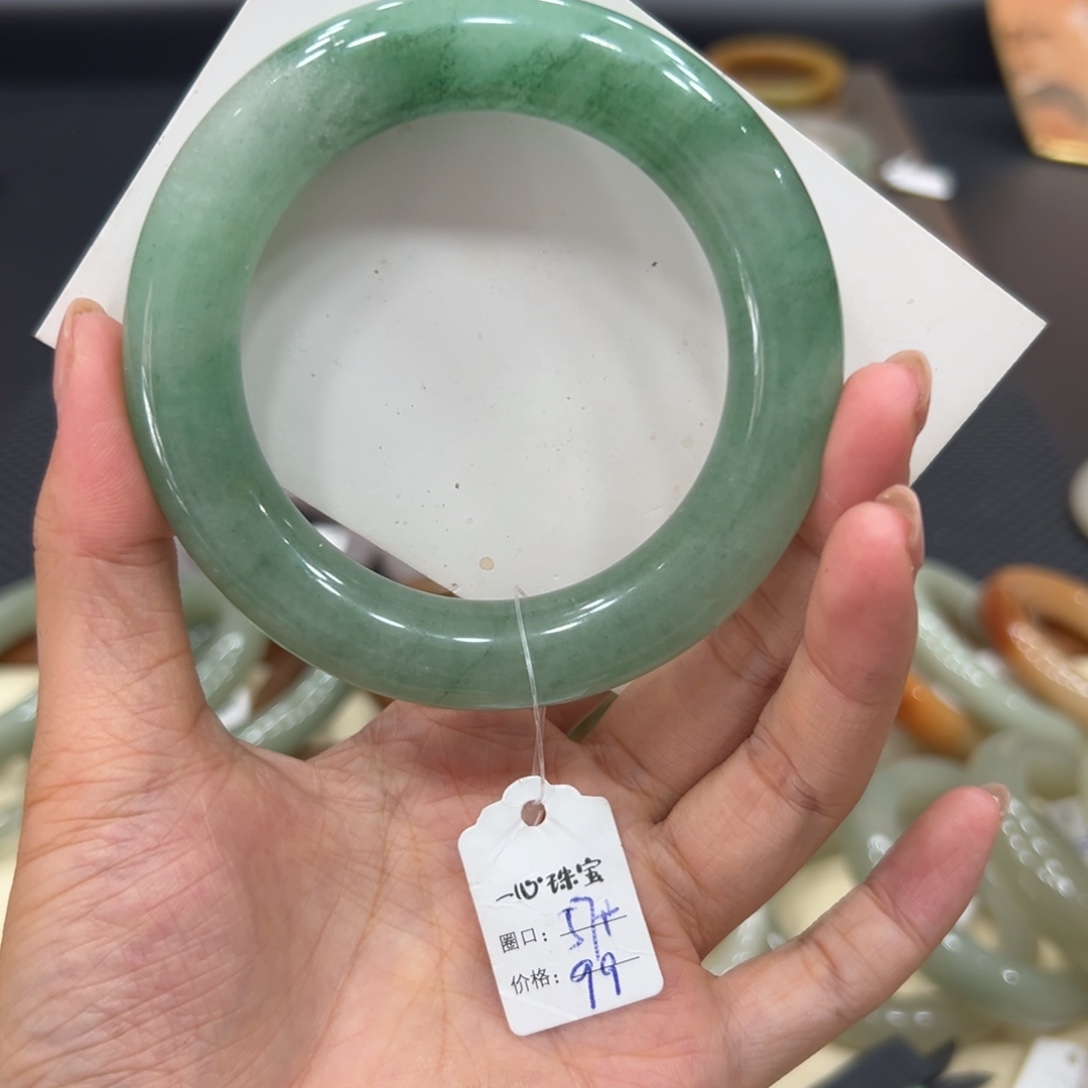 石英质玉手镯未镶嵌