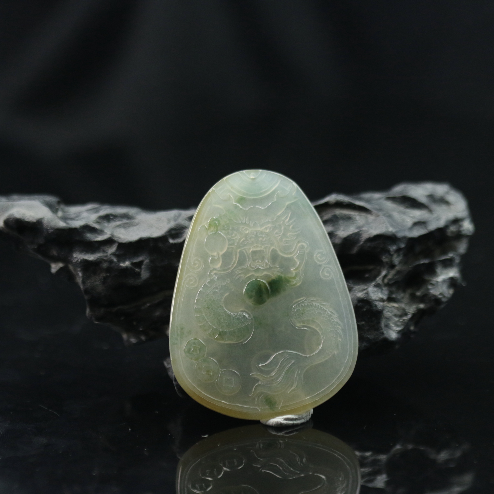 7天然缅甸翡翠A货飘蓝花龙牌/900211/上海嘉禾拍卖