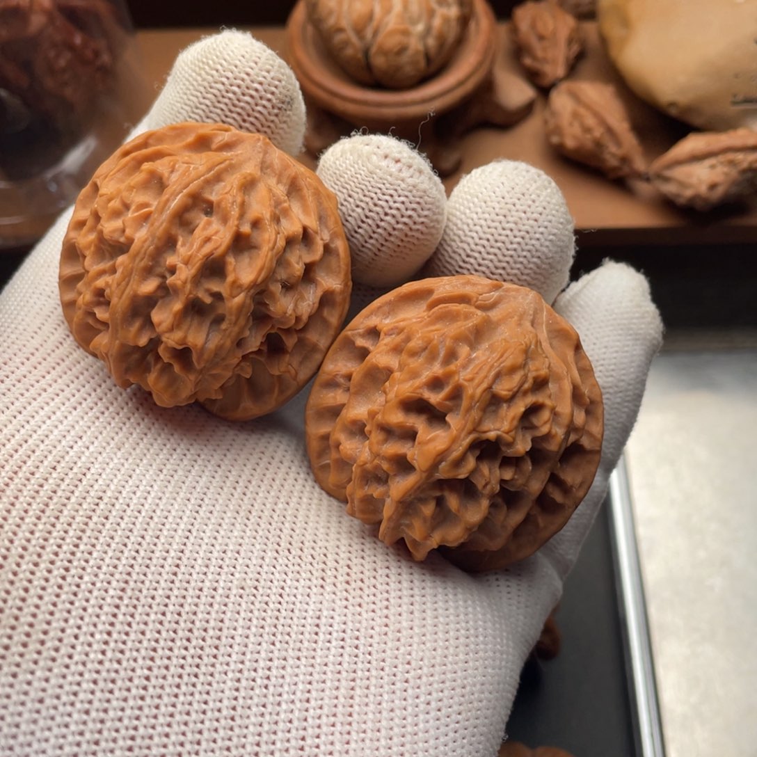 文玩核桃吊坠苹果园