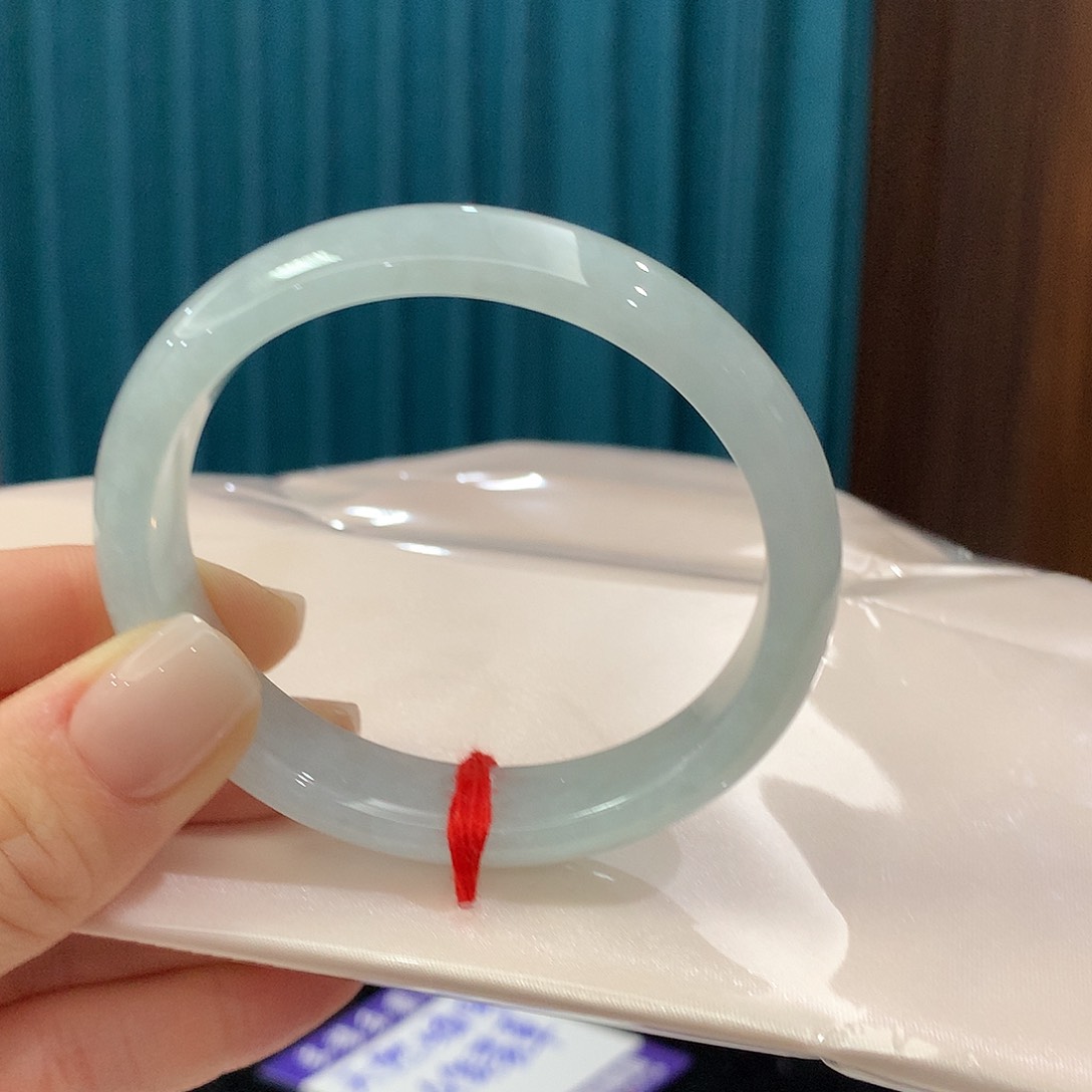 未镶嵌手镯翡翠完美者慎拍 圈口56贵妃