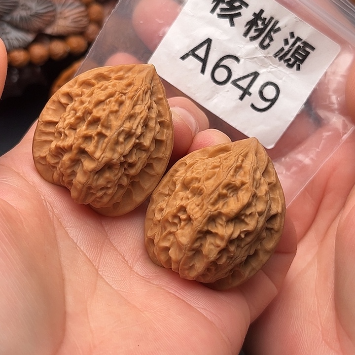 文玩核桃吊坠金牛36