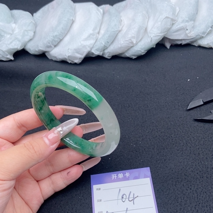 石英质玉（非洲翠）手镯未镶嵌104