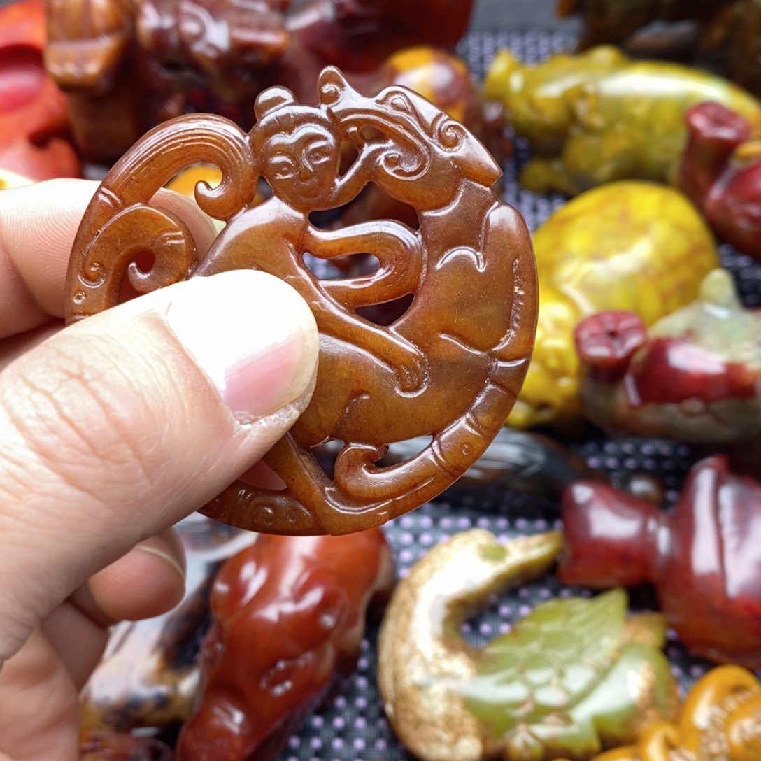 蛇纹石玉颈饰未镶嵌