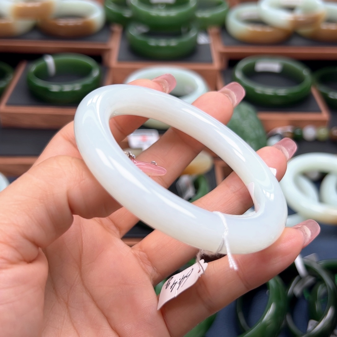 未镶嵌手镯和田玉